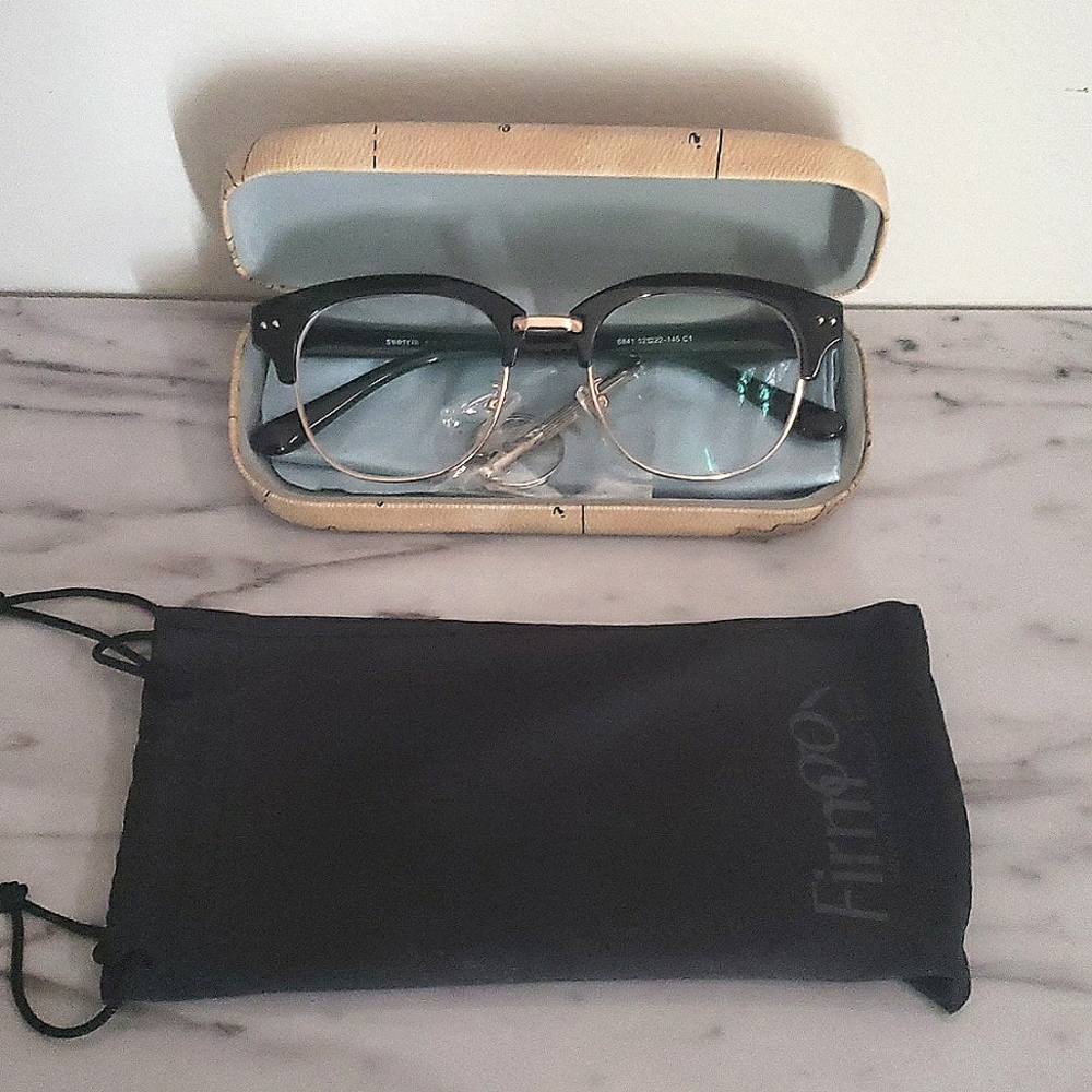 Glasses - Picture 1 of 9